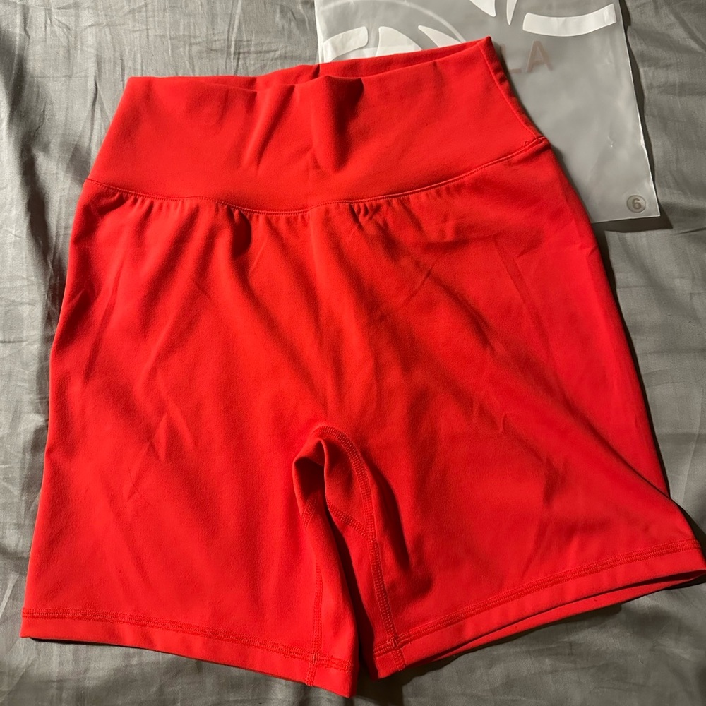 NWT P’tula Cassey 6” Short size L
